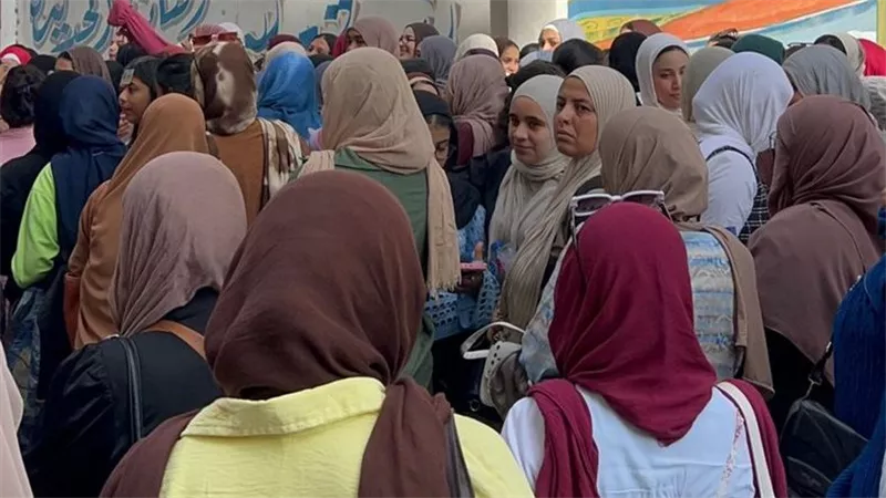 توافد طلاب الثانوية العامة على لجان الامتحانات بكفر الشيخ لأداء امتحان الدين