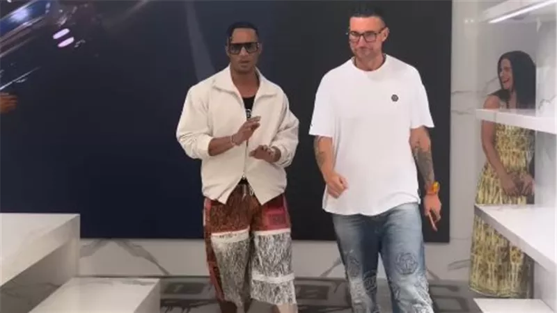 على أنغام أغنية مافيا.. محمد رمضان يدرب الألماني فيليب بلين على رقصتها |فيديو