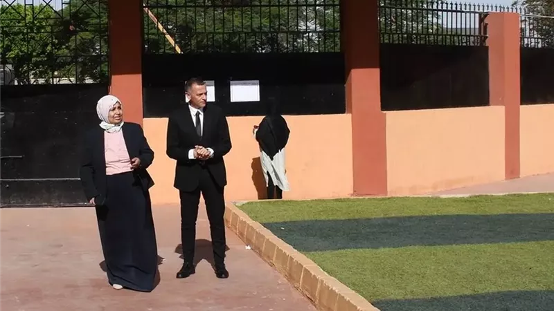 محافظ أسوان يتابع إنطلاق ماراثون إمتحانات الثانوية العامة داخل لجنة المكفوفين 