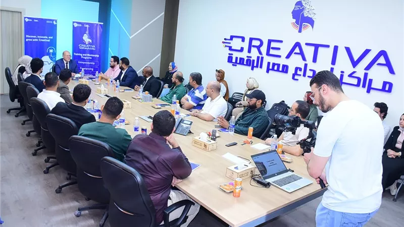 رئيس جامعة سوهاج يلتقي 12 شركة ناشئة من خريجي برامج “كرياتيفا” 