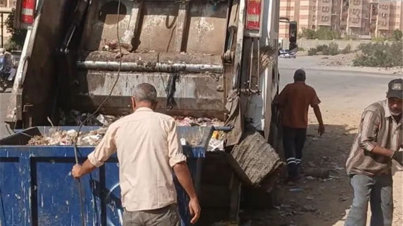 استمرار حملات نظافة مكبرة بعرب المعمل ومحيط المدارس بحي عتاقة بالسويس 