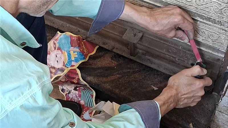 أكل ملوث بالحشرات.. غلق وتشميع مطعم فول وفلافل شهير بحي المناخ في بورسعيد 