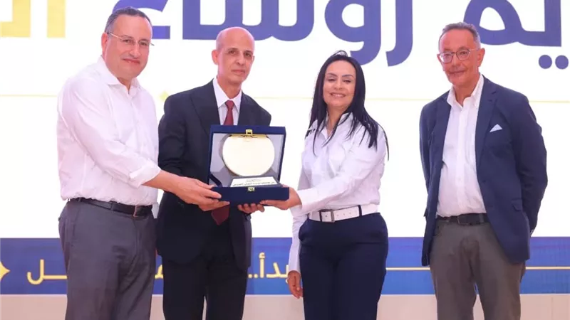 قنصوة ومايا مرسي يكرّمان رئيس جامعة بني سويف لدعمها جهود وزارة التضامن