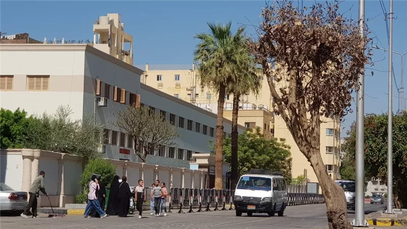 بعد انتهاء أول أيام الثانوية العامة بالأقصر.. شكاوى من تأخر الأسئلة 
