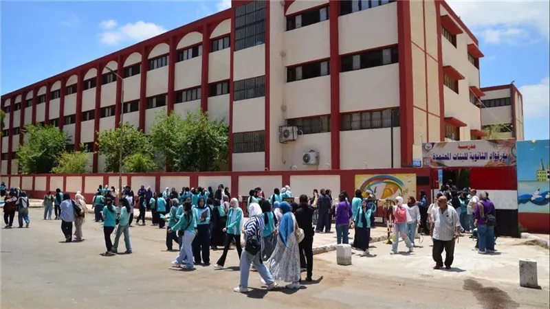 تباين آراء طلاب وطالبات دمياط حول امتحان اللغة العربية في الثانوية العامة