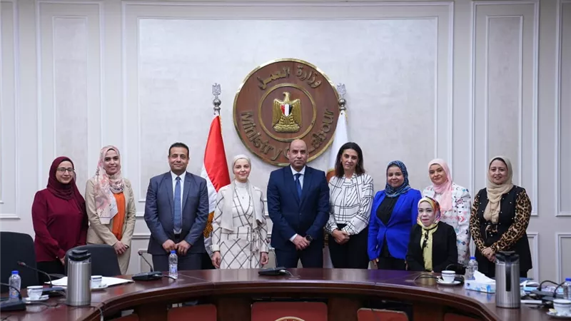 العمل وبرنامج الأغذية العالمي يتفقان على خارطة طريق للتدريب والتحول الرقمي