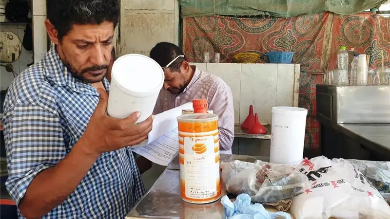 حملات مكثفة للرقابة على محلات العصائر والمشروبات والمنتجات الغذائية بأسوان
