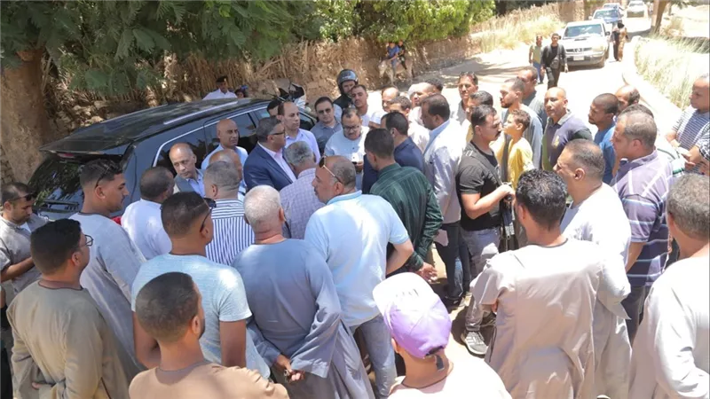 محافظ قنا يتابع مشروعات رصف وتطوير الطرق الداخلية بمركز الوقف