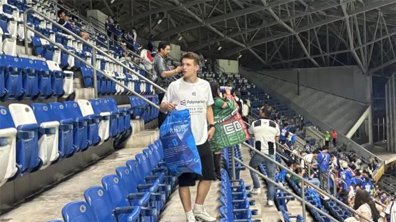 التقاليد اليابانية تتحدى كأس العالم بخطوة لافتة في المدرجات
