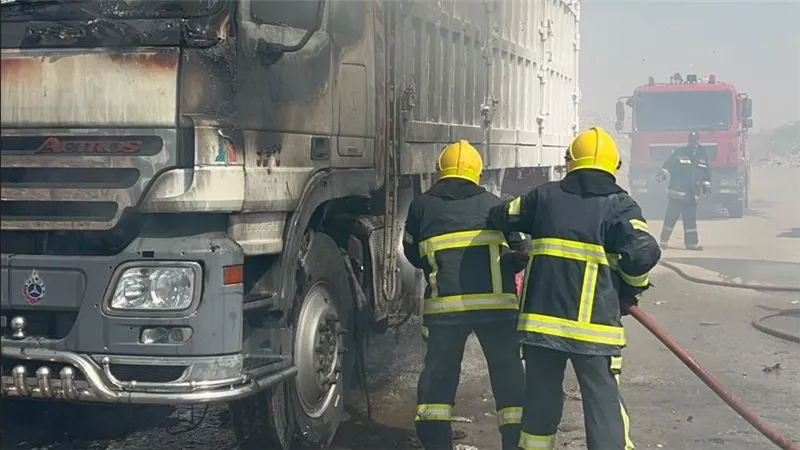 السيطرة على حريق التهم سيارة نقل بطريق الأوتوستراد بالمعادى