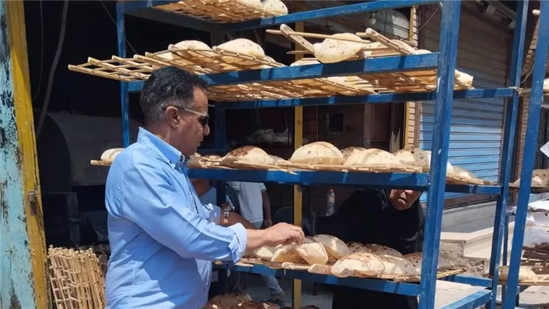 ضبط طن دقيق بلدي مدعم بمخبزين قبل بيعه في السوق السوداء بالإسماعيلية