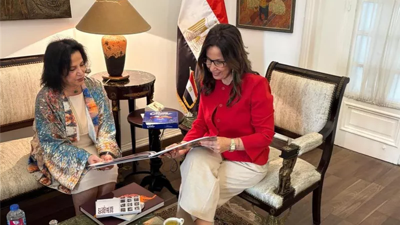 وزيرة الثقافة تستقبل الشيخة مي آل خليفة لبحث التعاون الثقافي