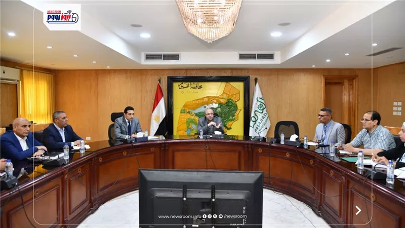 ​محافظ الفيوم يشدد على تسريع وتيرة العمل والالتزام بالجداول الزمنية المقررة 