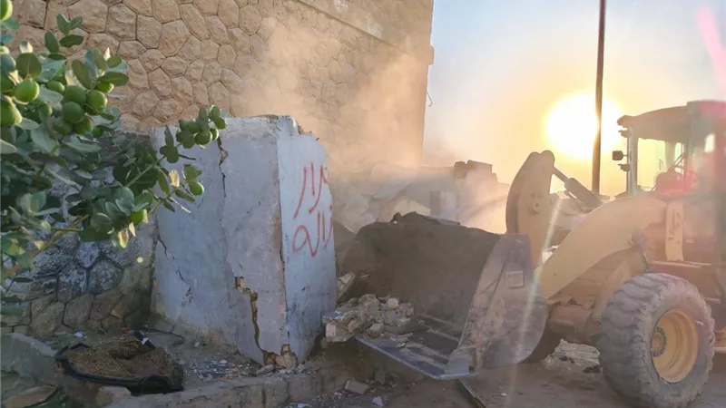 حملة مكبرة لرفع الإشغالات وإعادة الانضباط بشوارع حي الأربعين في السويس