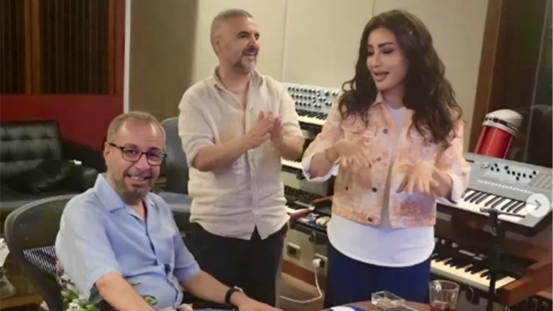 بصورة من الكواليس.. لطيفة تكشف عن موعد طرح ألبومها الجديد 