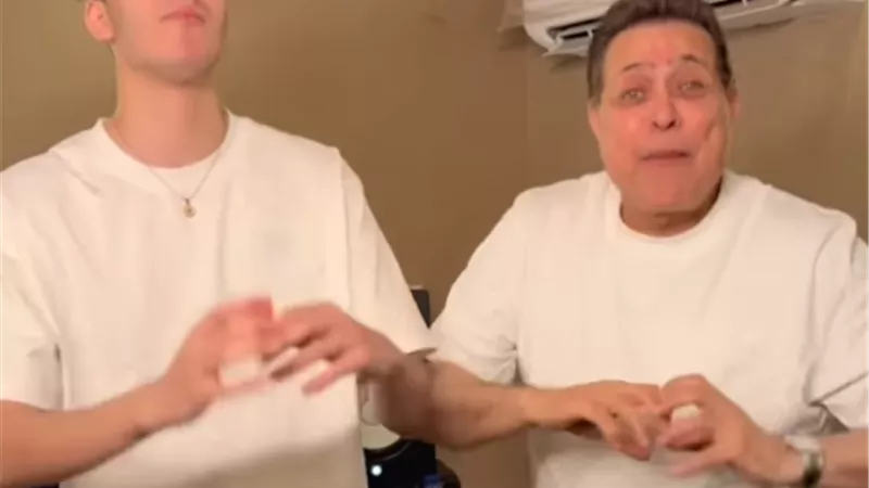 بالتزامن مع فوز المنتخب.. حكيم يطلق برومو أغنية نص ملعب قلبي |فيديو 