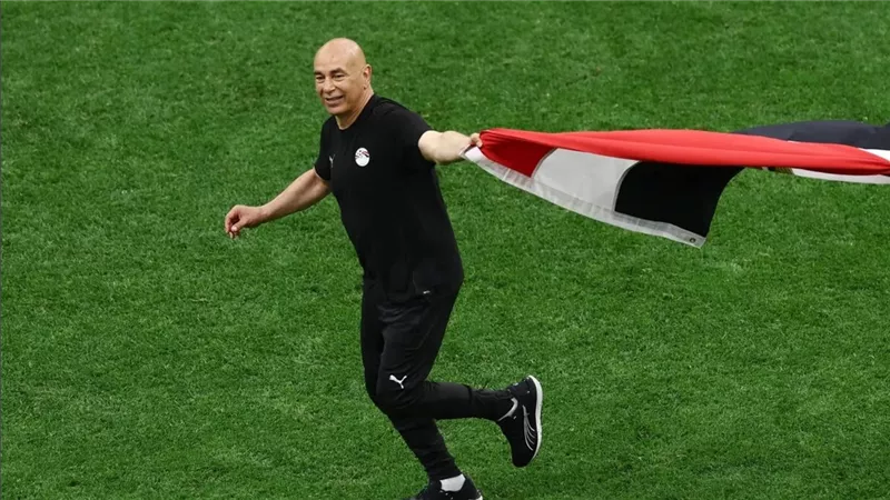 حسام حسن عن ضربه لاعبي المنتخب في كأس العالم: بطبطب عليهم والله