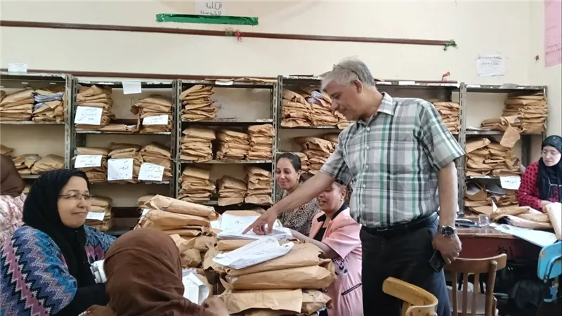 وكيل تعليم قنا يطمئن على سير العملية التعليمية فى إمتحانات الإعدادية