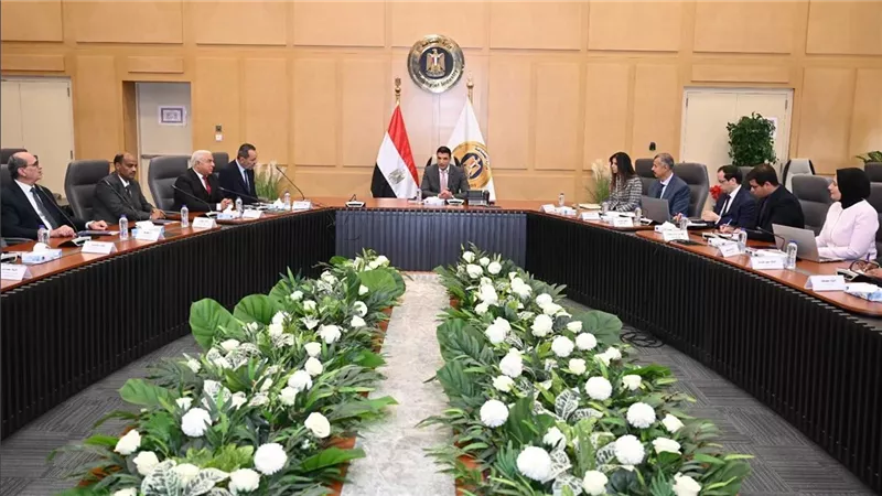 وزير الصناعة يبحث تطوير قطاع الأثاث وخطة لزيادة الصادرات المصرية