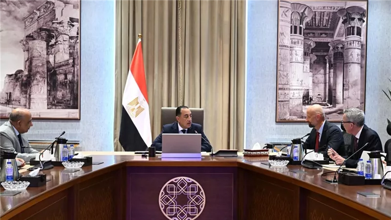 لاستعراض موقف المشروعات.. مدبولي يعقد اجتماعا مع مسئولي شركة 