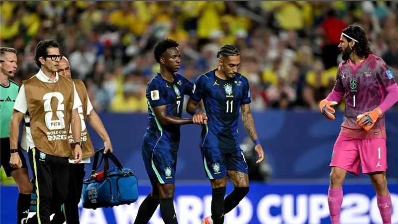 أزمة خارج الملعب تهدد استمرار رافينيا مع البرازيل في كأس العالم