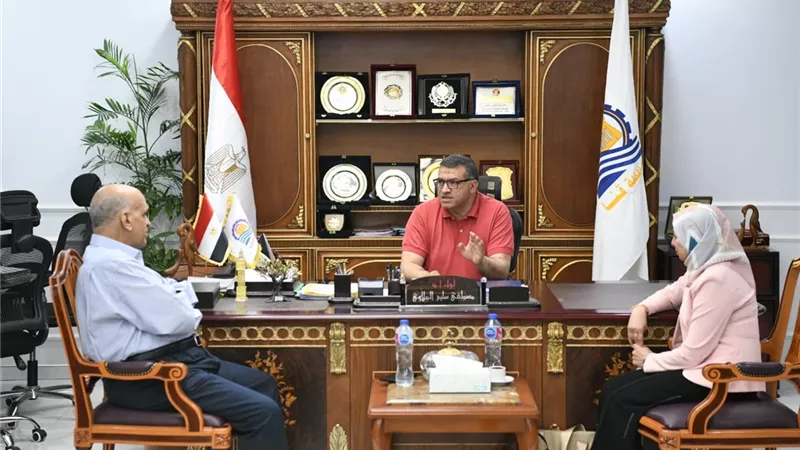 محافظ قنا يبحث توحيد الجهود وتعزيز التعاون مع مؤسسات المجتمع المدني