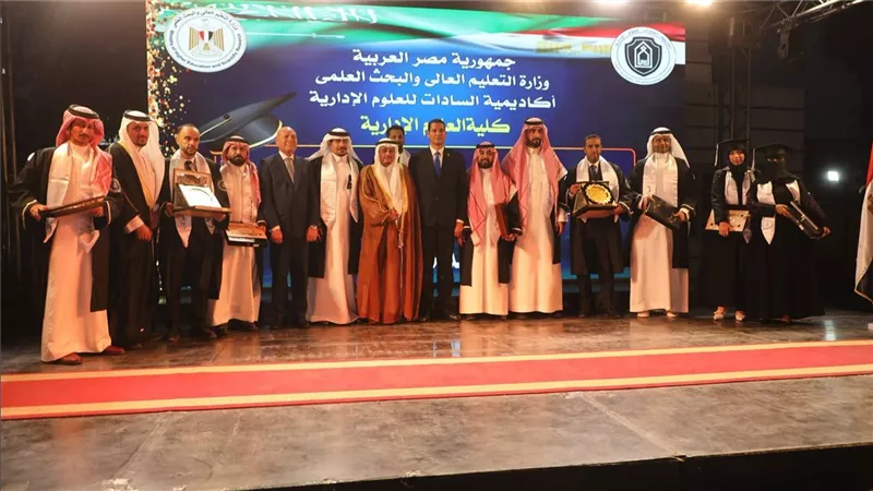 محافظ القاهرة يكرم الطلاب الوافدين المتفوقين بأكاديمية السادات للعلوم الإدارية
