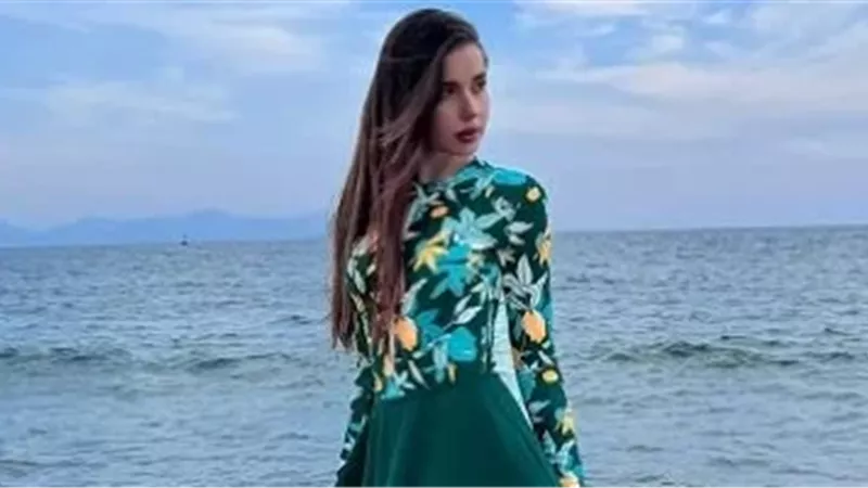 كيف تختارين لون المايوه المثالي لإطلالة صيفية مميزة على شواطئ العلمين الجديدة 