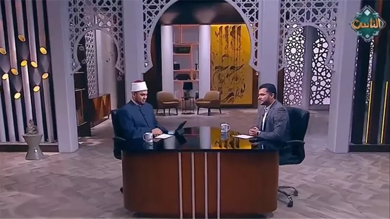 كيف يحول المسلم عاداته اليومية البسيطة إلى عبادات؟ أستاذ فقه يوضح