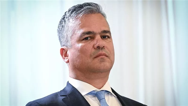 البرلمان الروماني يرفض تعيين أدريان فيستيا رئيسا للحكومة 