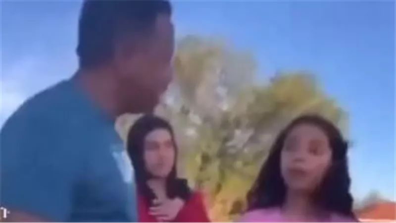  رجل يصفع فتاة في ألمانيا بعد مشادة مثيرة للجدل في مقطع فيديو.. «ضربها بالقلم»