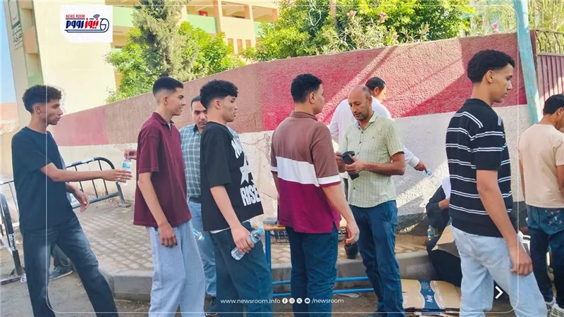 في اليوم الثاني للامتحانات.. توافد طلاب الثانوية العامة بالفيوم على مقار اللجان