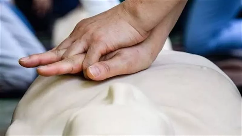 إصابة 7 أشخاص باختناق في حريق مصنع التنر للدهانات بمدينة دمياط الجديدة