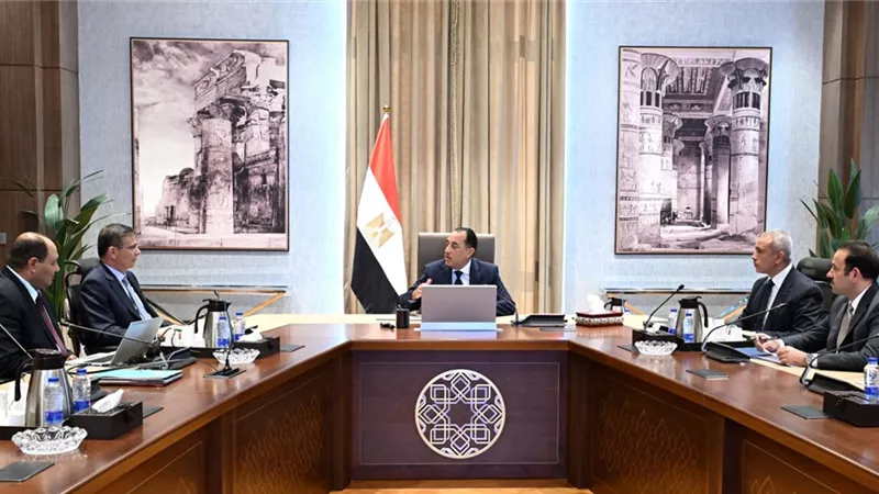 رئيس الوزراء يعقد اجتماعاً لبحث التوسع في إنشاء عدد من محطات الثروة الحيوانية 