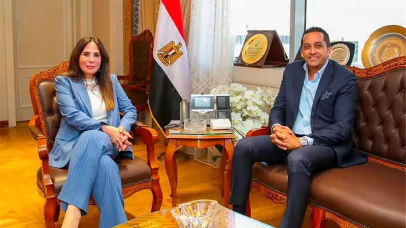 وزيرة الإسكان تبحث مع 