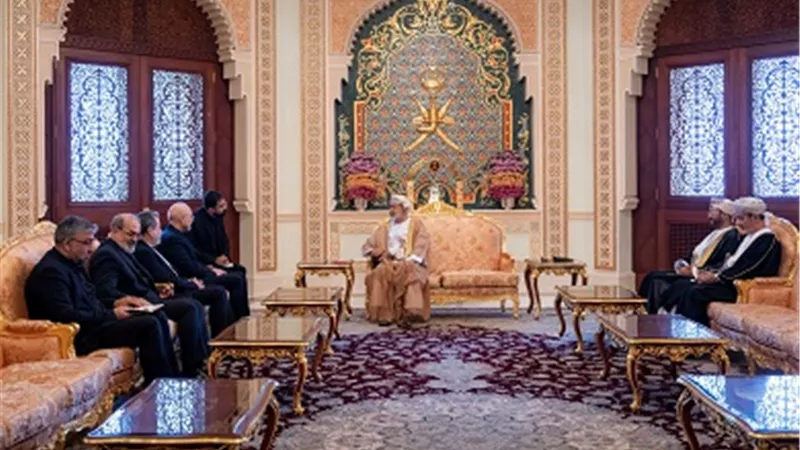 سلطان عمان يؤكد لـ قاليباف أهمية ضمان انسياب وسلامة الملاحة في مضيق هرمز