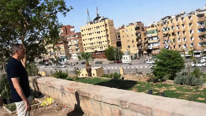 محافظ أسوان يتفقد أعمال تطوير مسجد الطابية والمنطقة المحيطة به