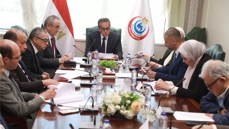 وزير الصحة يترأس اجتماع مجلس إدارة الهيئة العامة للمستشفيات والمعاهد التعليمية