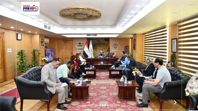 محافظ الفيوم يناقش الاستعدادات لتنظيم الدورة الثالثة لمهرجان أفلام البيئة