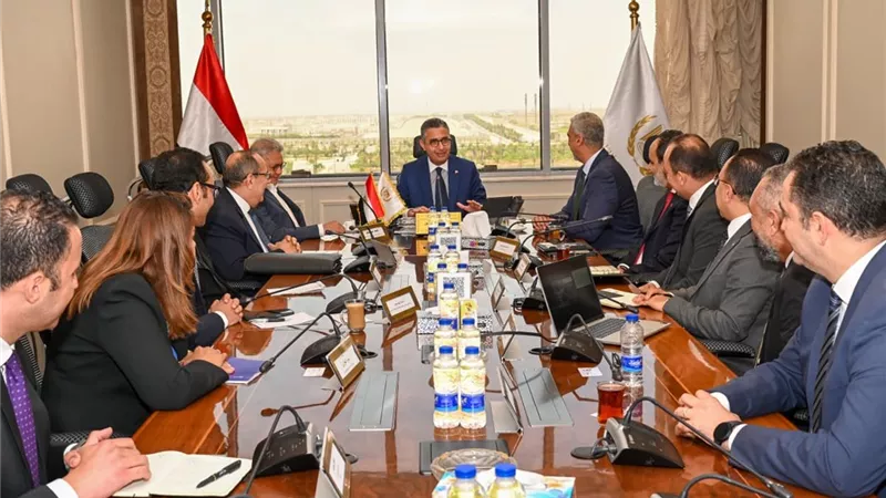 التموين وفودافون يبحثان تطوير البنية التكنولوجية لمشروع 