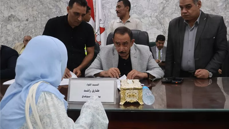 محافظ سوهاج يعقد اللقاء الجماهيري الأسبوعي لبحث مطالب المواطنين وحل مشكلاتهم