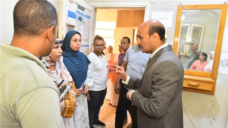 محافظ أسيوط يفاجئ وحدة طب الأسرة بقرية ريفا للاطمئنان على الخدمات الطبية 