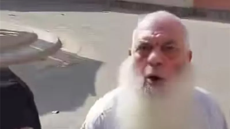 إمام مسجد يثير الجدل بعد مشادة مع شاب بسبب الكلاب الضاله