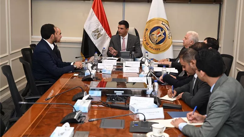 وزير الصناعة: تركيب محطات شمسية لـ7 آلاف مصنع بقدرة 1000 ميجاوات