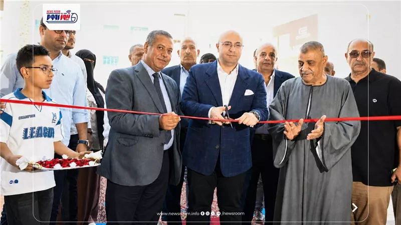 بالتعاون مع الغرفة التجارية.. محافظ الفيوم يفتتح معرض بيع السلع الغذائية 