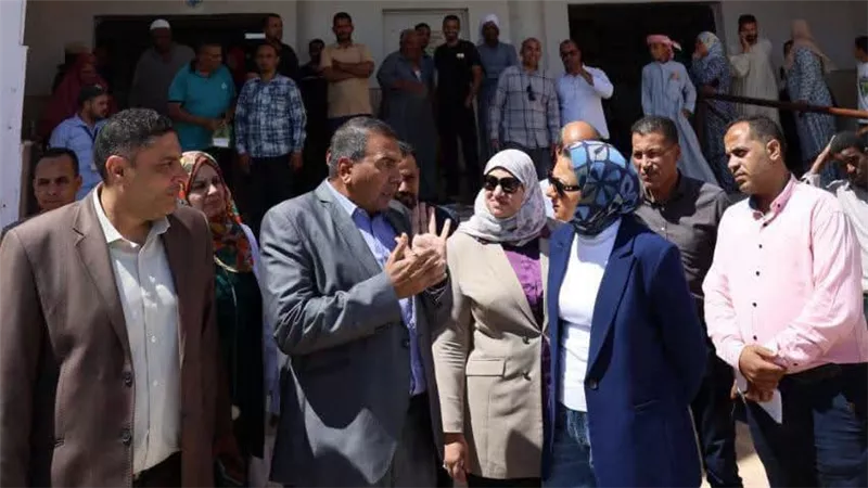 محافظ الوادي الجديد تتابع أعمال القافلة الطبية بمستشفى باريس المركزي