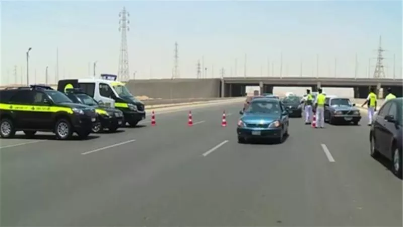حملات مرورية مكثفة على الطريق.. تحرير 114701 مخالفة فى يوم
