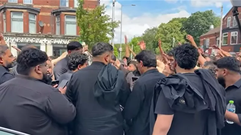 انتقادات لاحتفالات الشيعة بيوم عاشوراء بمانشستر.. وتعليق صامت من إيلون ماسك