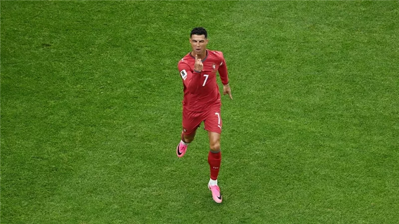 رونالدو يواصل كتابة التاريخ.. إنجازات قياسية جديدة في كأس العالم