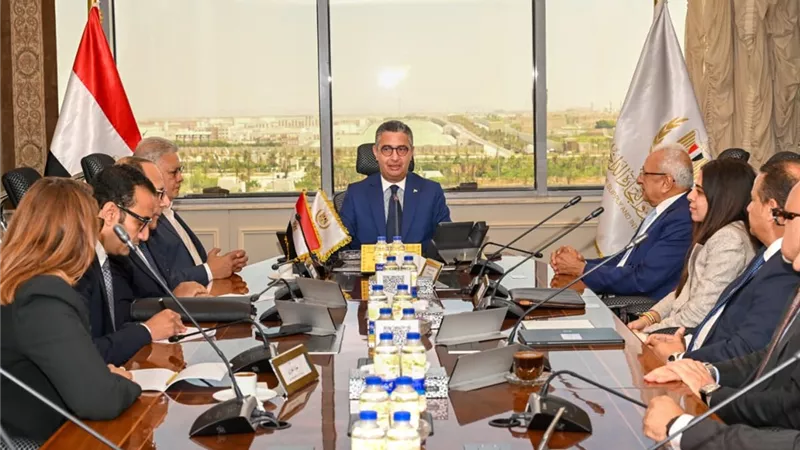 وزير التموين يبحث إدخال سلسلة 